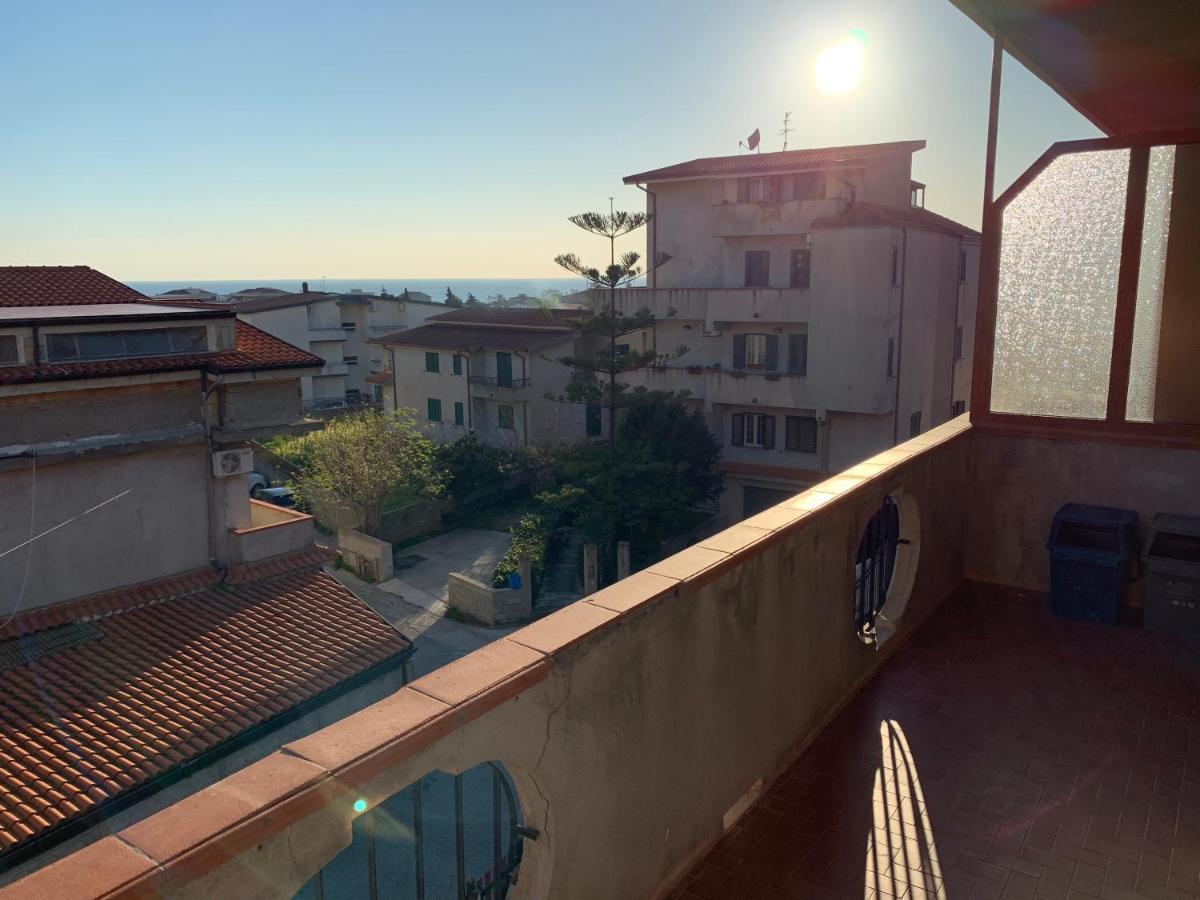 La Casa Blu Lägenhet Roccella Ionica Exteriör bild
